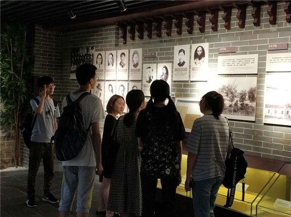 古代文学18硕校史馆参观照片 (1).jpg