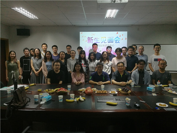 9-新生见面会照片2_副本.jpg